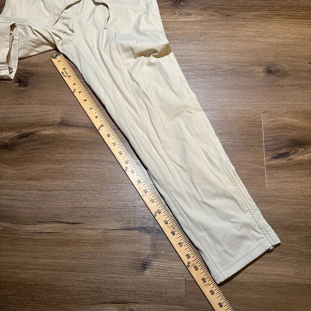 LULULEMON Dance Pant Studio Mid Rise Lined Crop  Size 2  25